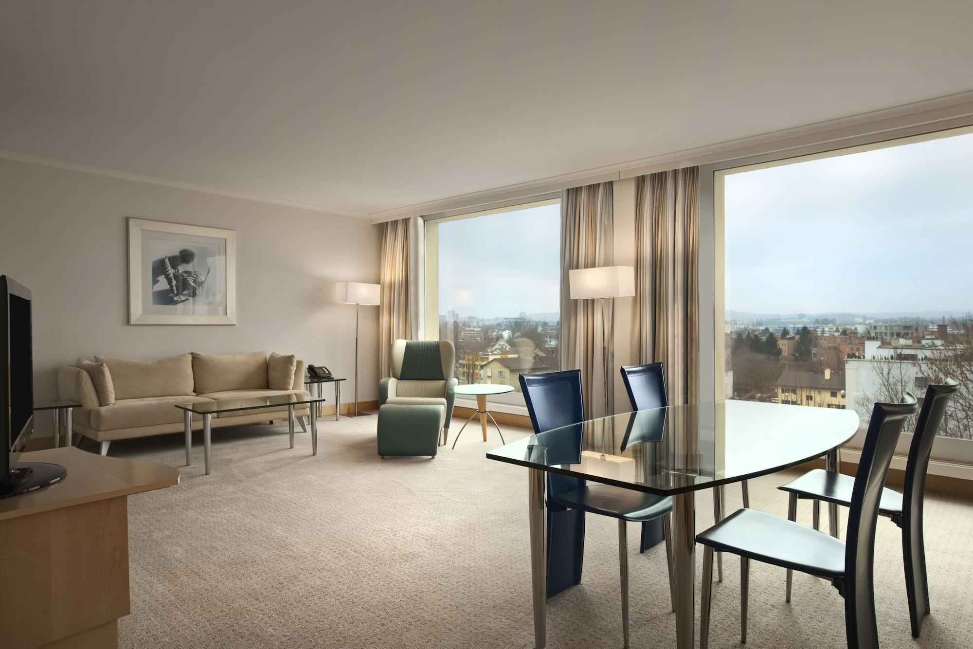 Hilton Zurich Airport 4*