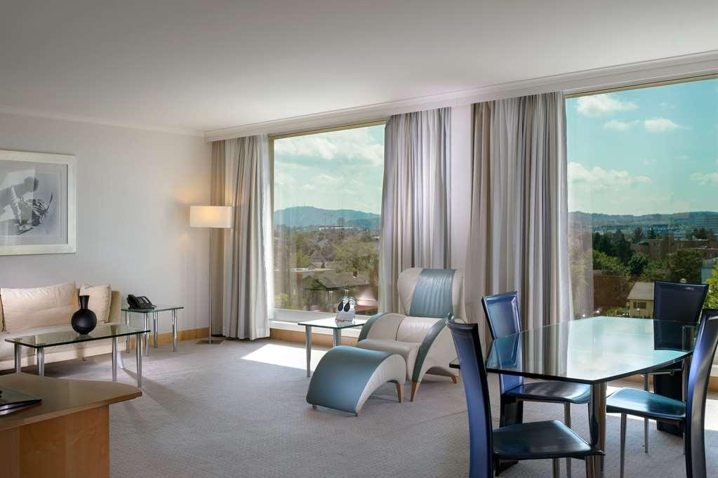 Hilton Zurich Airport Hotel 4*